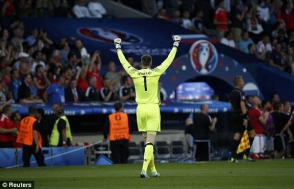 Евро-2016: Россия разгромно проиграла Уэльсу и вылетела с турнира (видео)