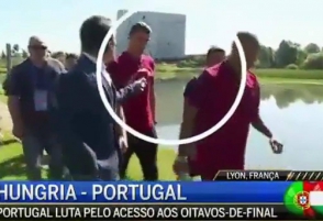 Роналду вырвал микрофон из рук журналиста (видео)