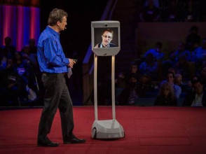 За Эдварда Сноудена на мероприятия в США ходит робот