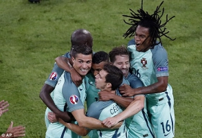 Португалия стала первым финалистом Евро-2016 (видео)