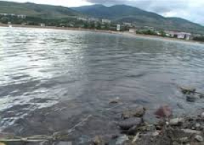 Երևանյան լճում նավակ է շրջվել