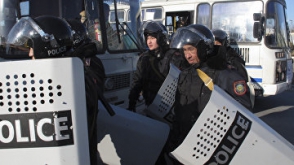 При стрельбе в Алма-Ате погибли двое полицейских (видео)