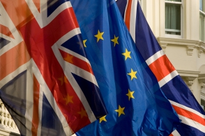 Британия отложила выход из ЕС до следующего года