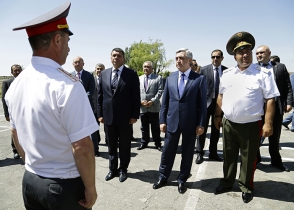 Սվիններով եկած և սվինների վրա նստած