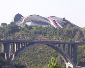 Երիտասարդ աղջիկը փորձում է ինքնասպանություն գործել