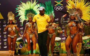 Օլիմպիական խաղերի վեցակի չեմպիոն Ուսեյն Բոլտը պարել է կիսամերկ բրազիլուհիների հետ