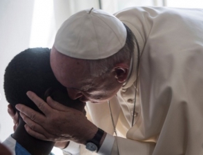 Папа Римский попросил прощения у насильно вовлеченных в проституцию женщин