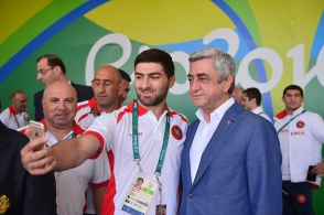 Սա ի՞նչ քծնանք է