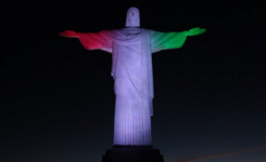 Ռիոյում Քրիստոսի արձանն Իտալիայի դրոշի գույներով է ներկվել (լուսանկար)