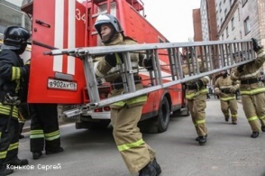 При пожаре на складе в Москве погибли 16 человек (видео)