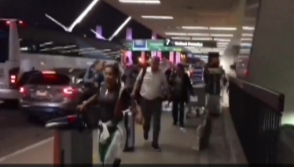 Сообщения о стрельбе в аэропорту Лос-Анджелеса вызвали панику (видео)