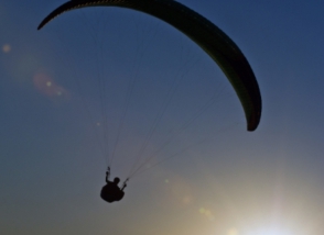 Под Петербургом парапланерист выжил после падения с 400 метров