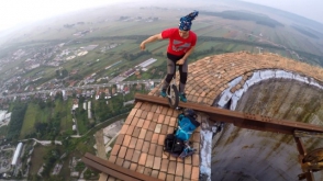 Ռումինիայից ակրոբատը շրջել է  250–մետրանոց խողովակի եզրով