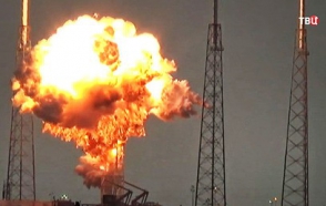 «Falcon 9» взорвался на пусковой платформе