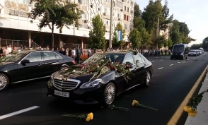 Кортеж с телом Ислама Каримова проехал по улицам Ташкента в аэропорт (видео)