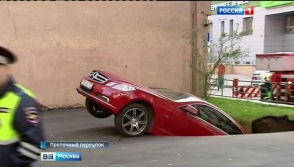 Մոսկվայում «Mercedes»–ը գետնի տակ է անցել