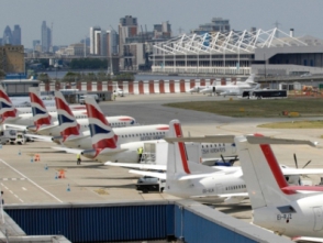 Լոնդոնի օդանավակայանում թռիչքներն ուշանում են թռիչքուղում հավաքված ցուցարարների պատճառով