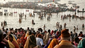 Фестиваль бога мудрости в Индии закончился гибелью 11 подростков