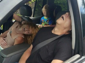 Ծնողները մահացել են հենց մեքենայի մեջ՝ 4–ամյա երեխայի կողքին, հերոինի մեծ չափաբաժնի օգտագործումից (լուսանկար, տեսանյութ)