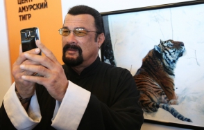 Սթիվեն Սիգալը Սախալինի մարզում բարեկամության ծառ է տնկել