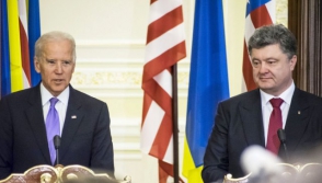 Байден предупредил Киев о желании ЕС снять санкции с России (видео)