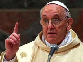 Папа Римский сравнил распространение слухов в СМИ с терроризмом