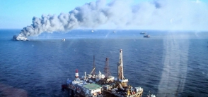 В Азербайджане из-за утечки газа загорелась нефтяная скважина