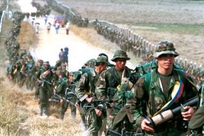 Власти Колумбии и повстанцы подписали исторический документ о завершении конфликта (видео)