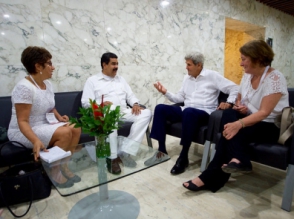 Госсекретарь США Керри впервые встретился с президентом Венесуэлы
