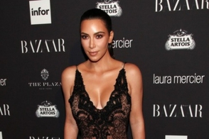 Кардашьян подаст в суд на пытавшегося поцеловать ее ягодицы журналиста
