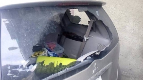 Կոտրել են «ՍիվիլՆեթի» օպերատորի ավտոմեքենայի ապակիները (լուսանկարներ)