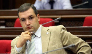 Тигран Уриханян представил заявление о сложении депутатского мандата