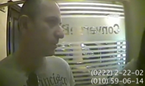 Տարադրամի փոխանակման կետից խոշոր չափերի գումարի հափշտակության պահն արձանագրել է տեսախցիկը