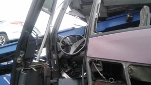 При столкновении автобуса Москва-Ереван с грузовиком погибли 5 человек (видео, фото)