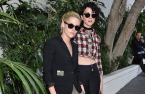 Քրիսթեն Ստյուարտն ընկերուհու հետ առաջին անգամ ներկայացել է հանրությանը (ֆոտոշարք)