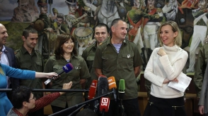 Զախարովայի գեղեցկությունը համեմատել են Կալաշնիկովի հետ (տեսանյութ)