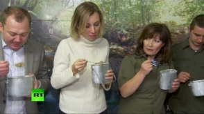 Захарова выпила водки с польскими активистами (видео)
