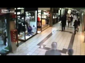 В Чили 84-летний пенсионер остановил вора пинком