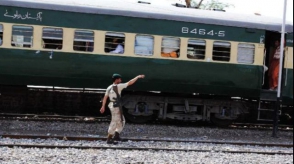 В Пакистане при столкновении 2 поездов погибли не менее 17 человек