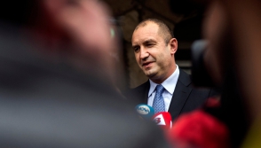 Выборы президента Болгарии: в первом туре побеждает оппозиционный кандидат (видео)