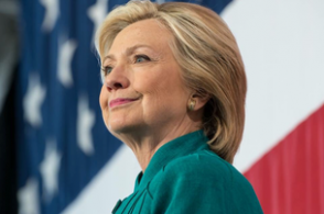 Клинтон победила на первом открывшемся участке в США