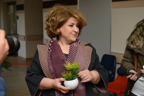 Ռիտա Սարգսյան. «Դվերի ատկռիվայուտցա, սկազկա նաչինայետցա»