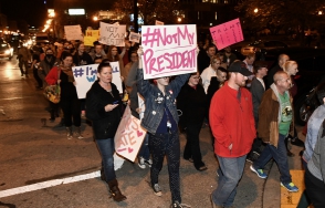 В Портленде акции протеста против избрания Трампа переросли в беспорядки
