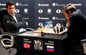 Карлсен и Карякин продолжили серию ничейных партий в матче за шахматную корону
