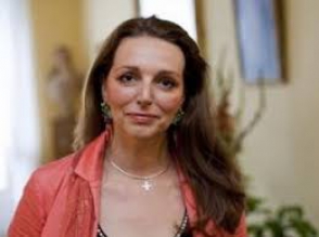 Валери Бyaйе призналась, что всегда носит армянский крест (видео)