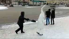 Պերվոուրալսկում կինը հարձակվել է «սերմնաբջիջ» ներկայացածի վրա