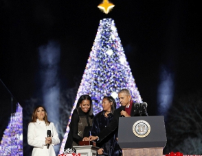 Ինչպես են Օբամաները վերջին անգամ վառել է ԱՄՆ-ի գլխավոր տոնածառի լույսերը