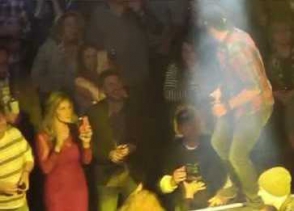 Американский певец Люк Брайан побил фаната во время концерта