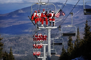 150 Санта-Клаусов на лыжах и сноубордах спустились с гор