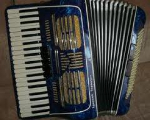 Էս մթանը, ցրտին, ձեռնոցներով նվագում էին...